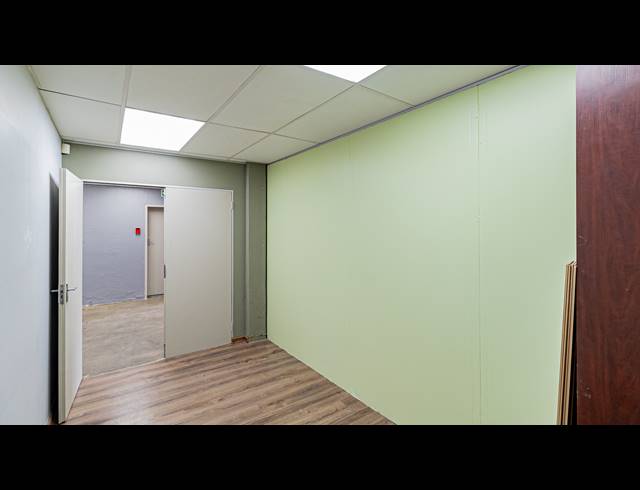 2,489M² OFFICE FOR SALE IN FERNDALE